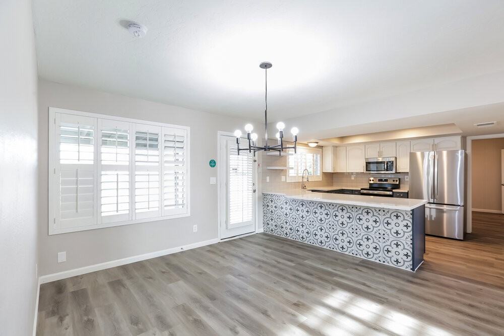 8402 S 15th Way - Photo 5 of 16