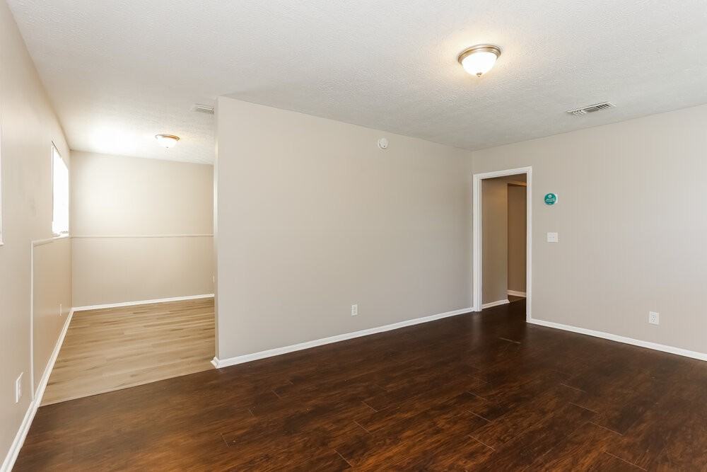 6529 Hugh Ct - Photo 4 of 16