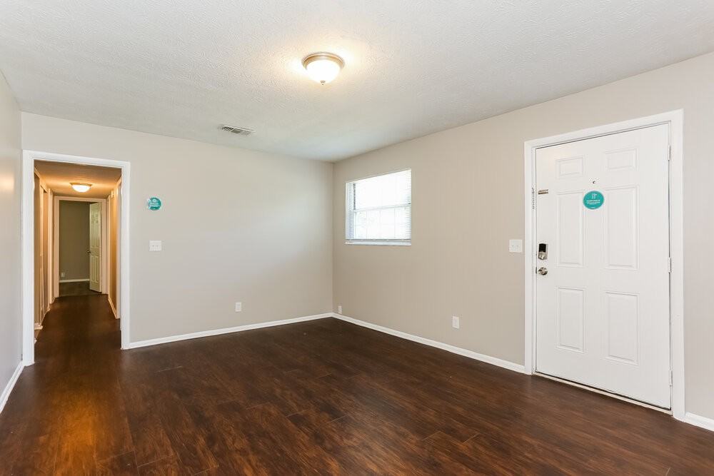 6529 Hugh Ct - Photo 5 of 16