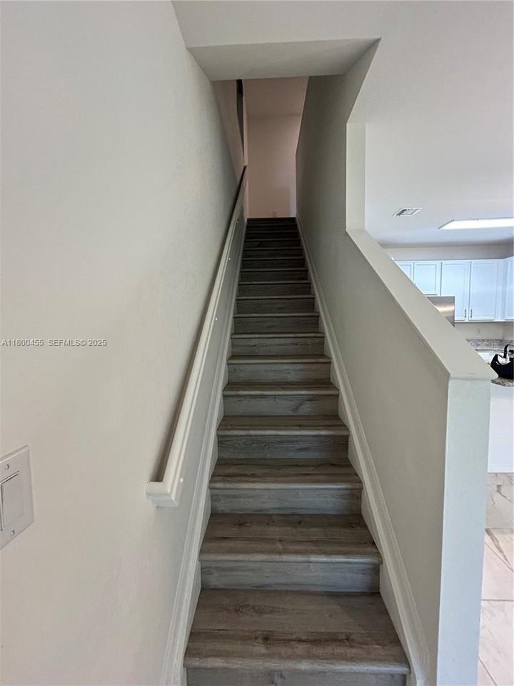 4756 Southwest 63rd Terrace - Photo 4 of 28