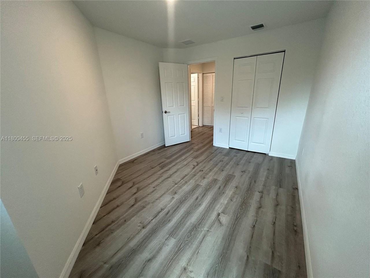 4756 Southwest 63rd Terrace - Photo 5 of 28