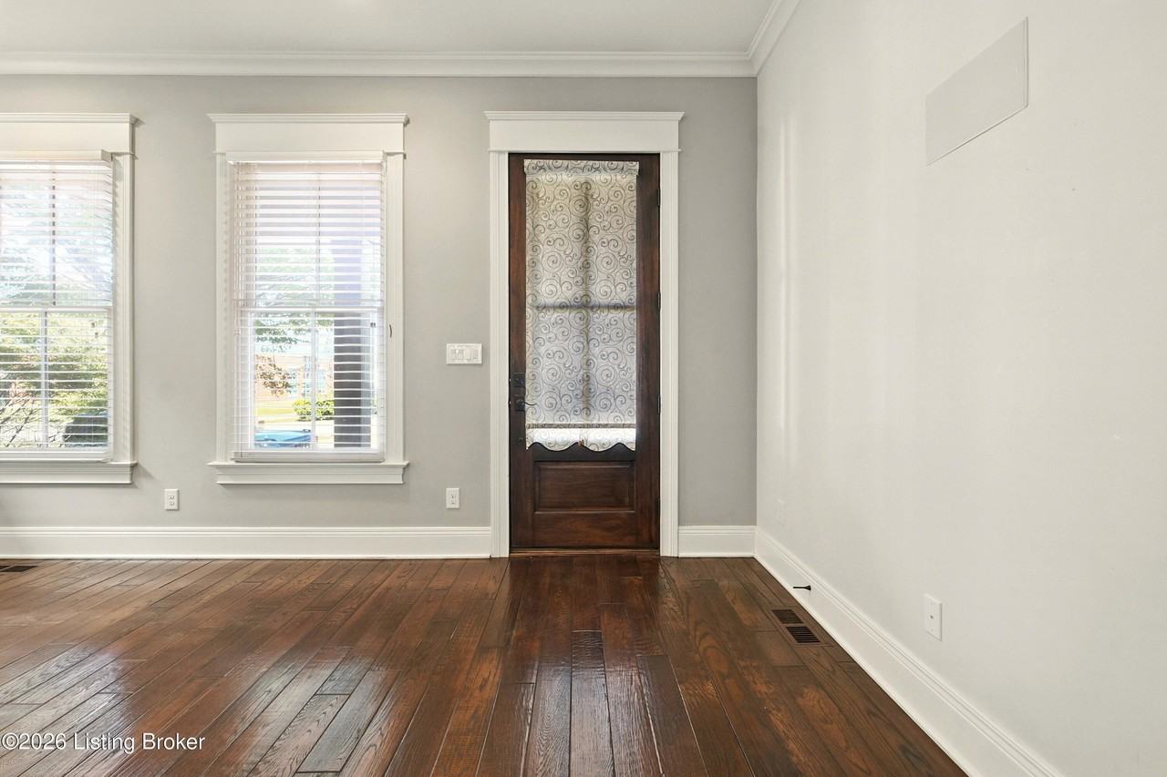 10910 Kings Crown Dr - Photo 4 of 43