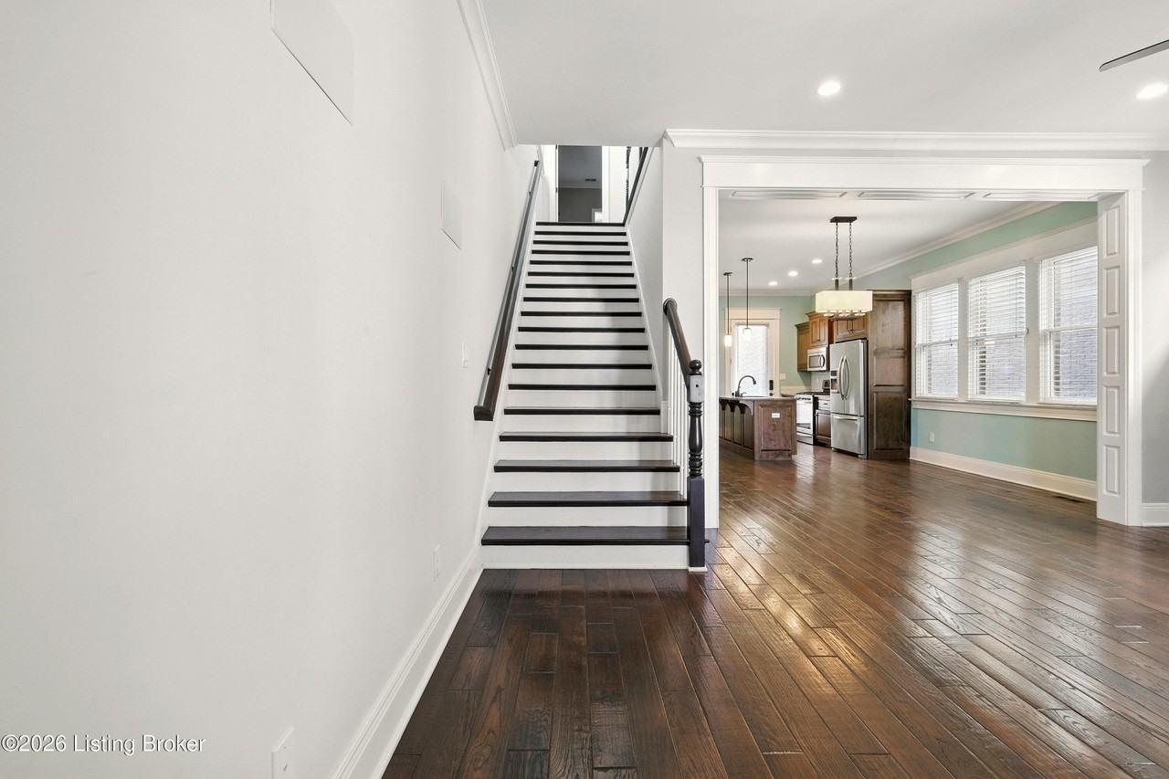 10910 Kings Crown Dr - Photo 5 of 43