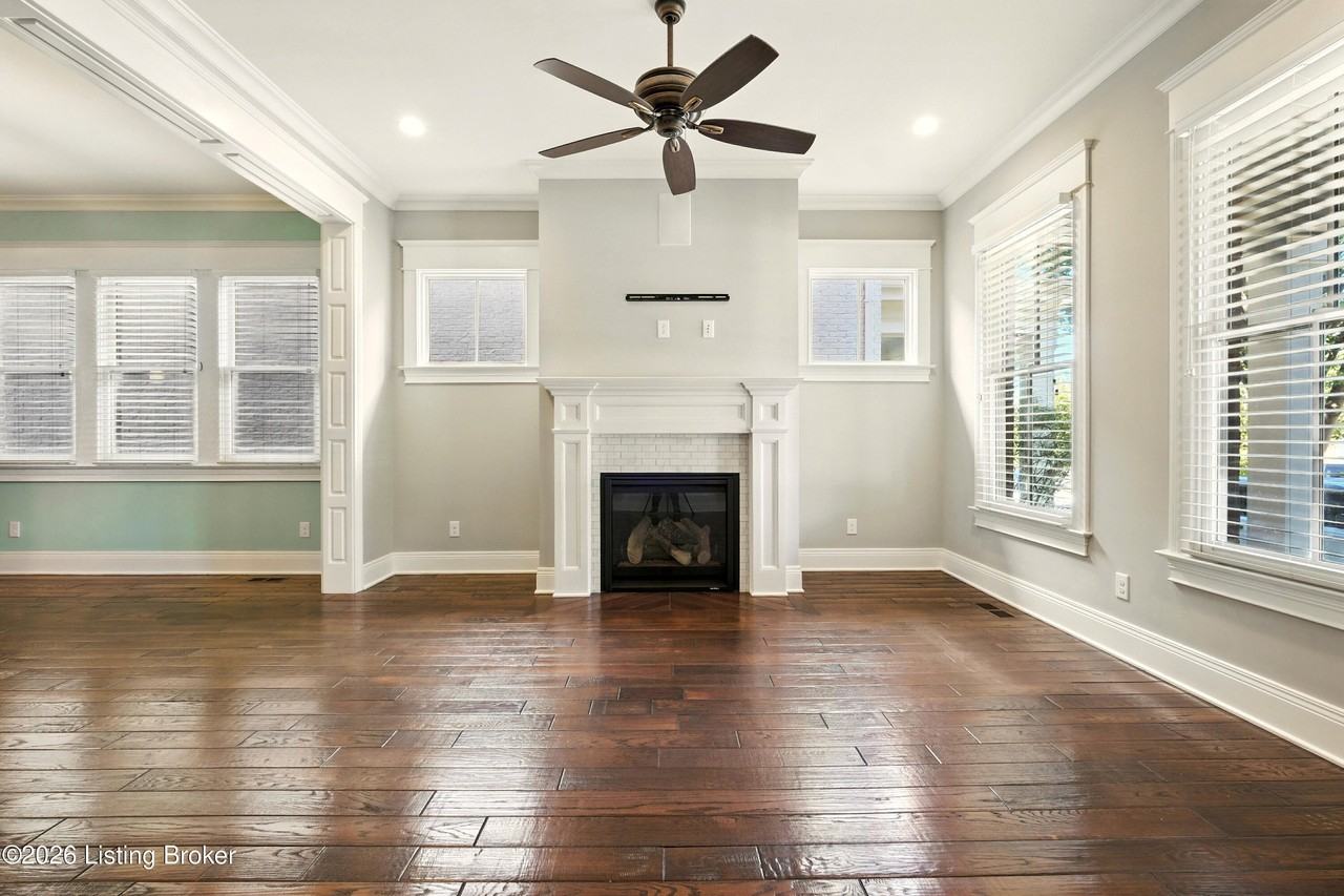 10910 Kings Crown Dr - Photo 6 of 43