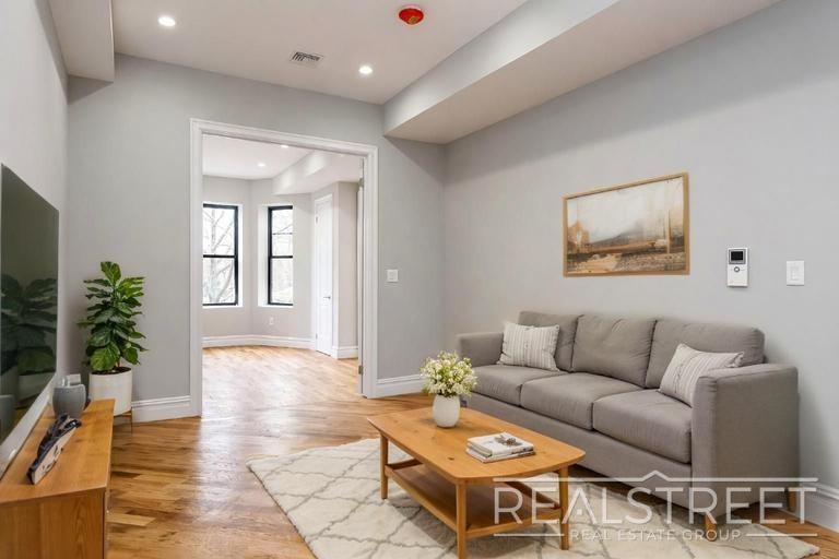 995 Lafayette Ave #2 - Photo 2 of 20