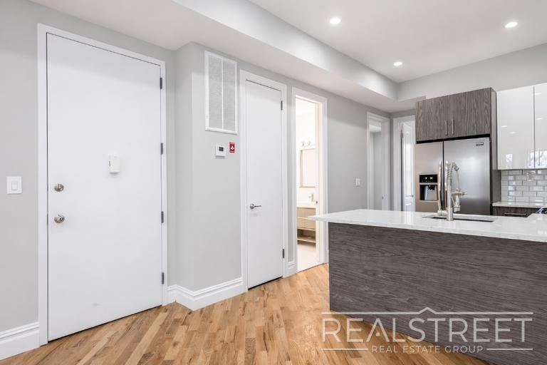 995 Lafayette Ave #2 - Photo 5 of 20