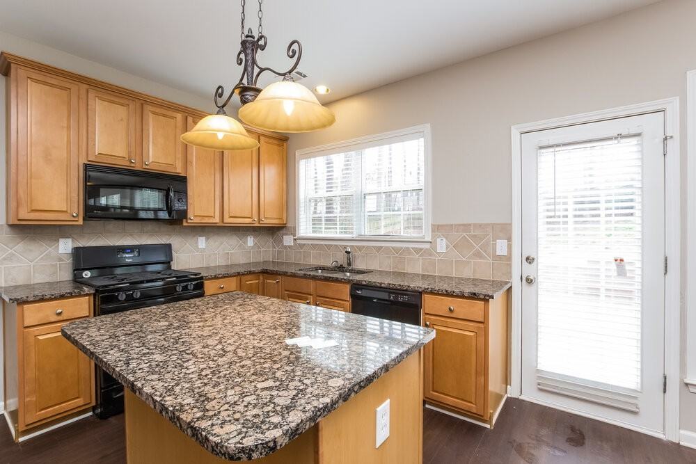 3670 Azurite St - Photo 6 of 15