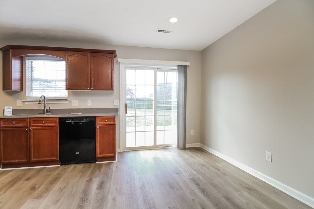 1016 Anna Gannon Dr - Photo 5 of 17