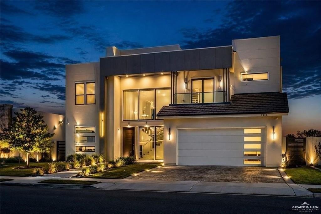 2416 Thames Dr - Photo 2 of 29