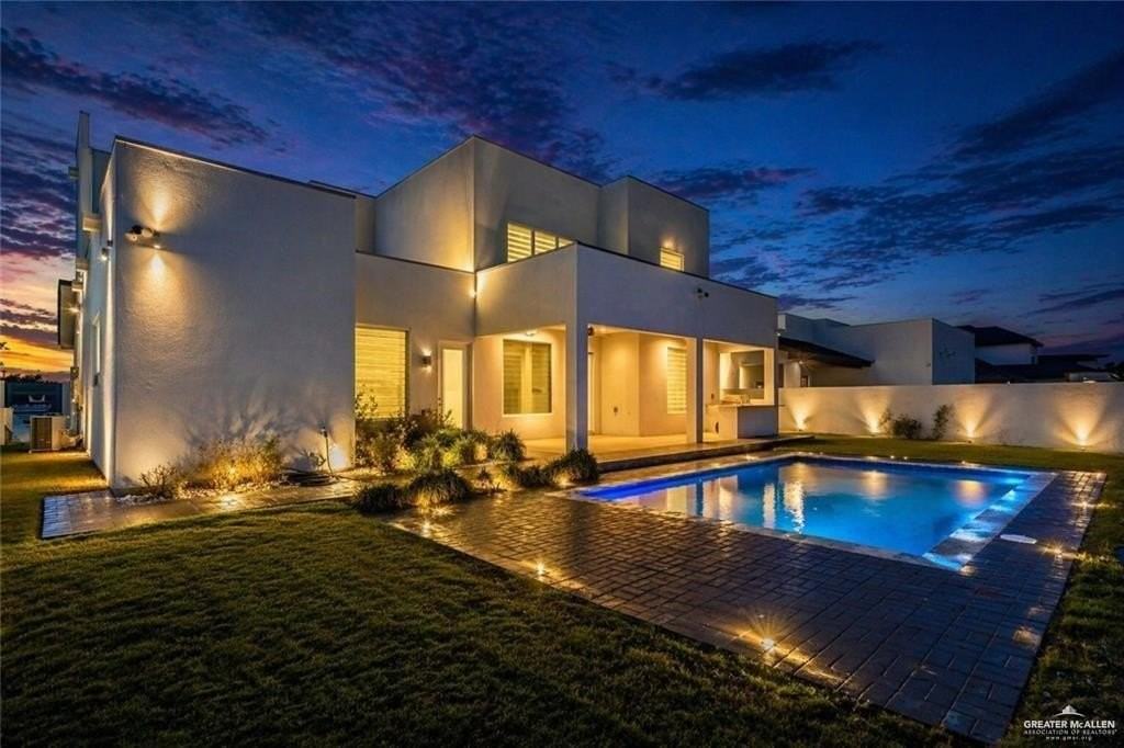 2416 Thames Dr - Photo 4 of 29