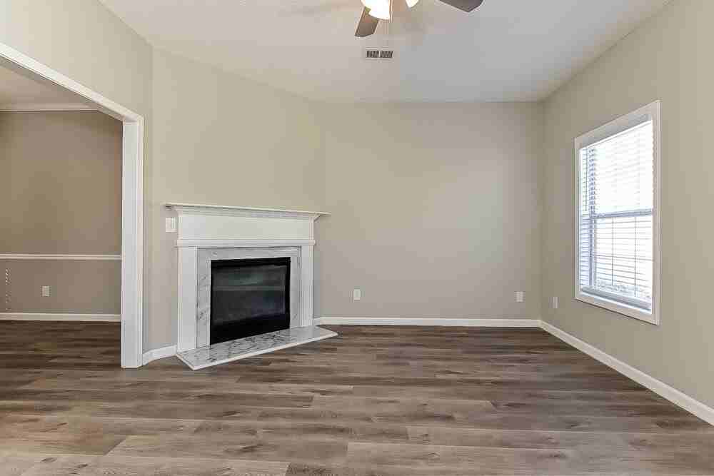 1603 Blossom Dr - Photo 4 of 17