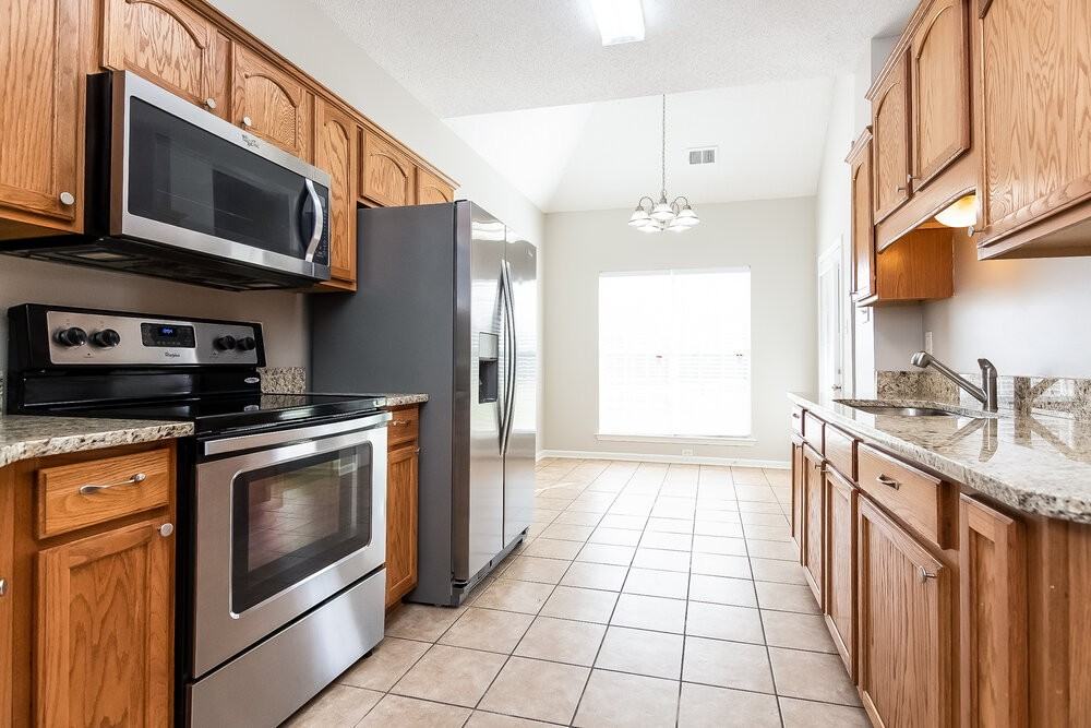 5820 Lillian Bend Dr - Photo 4 of 15