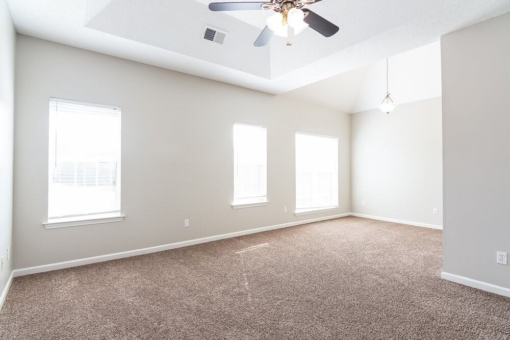 5820 Lillian Bend Dr - Photo 5 of 15