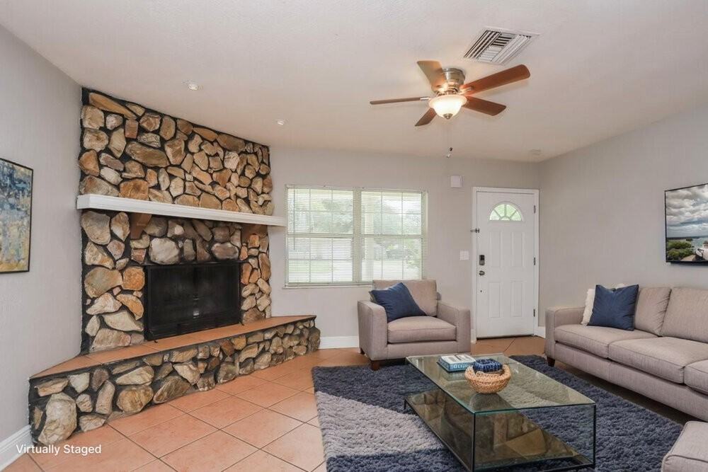 908 N Palm Dr - Photo 3 of 19