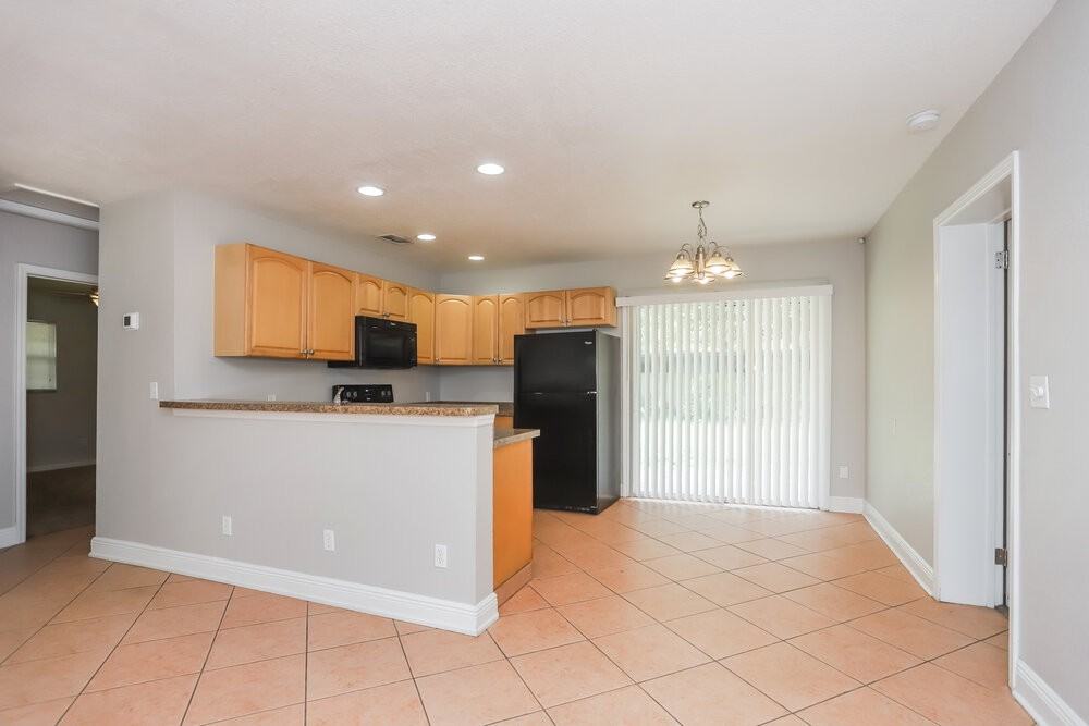 908 N Palm Dr - Photo 5 of 19