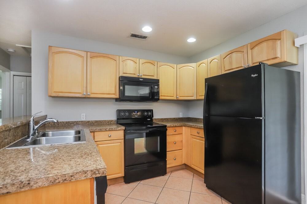 908 N Palm Dr - Photo 6 of 19