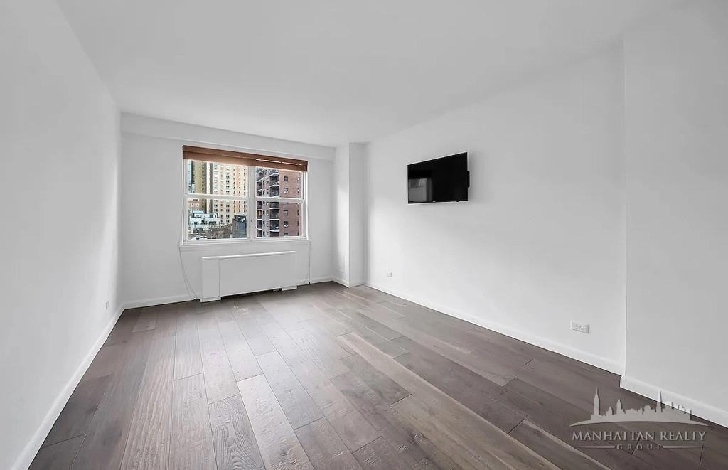 E 34th St #14H - Photo 3 of 5