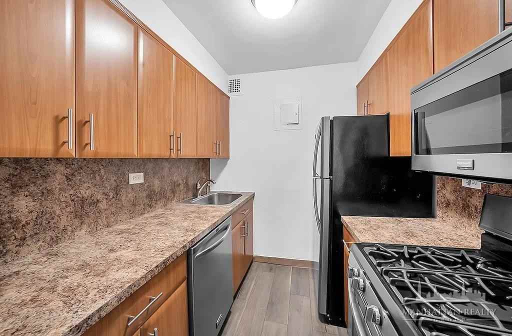 E 34th St #14H - Photo 4 of 5