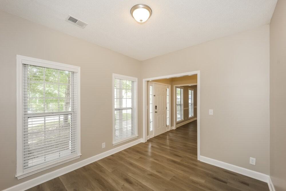 284 Baldwin Ct - Photo 4 of 17