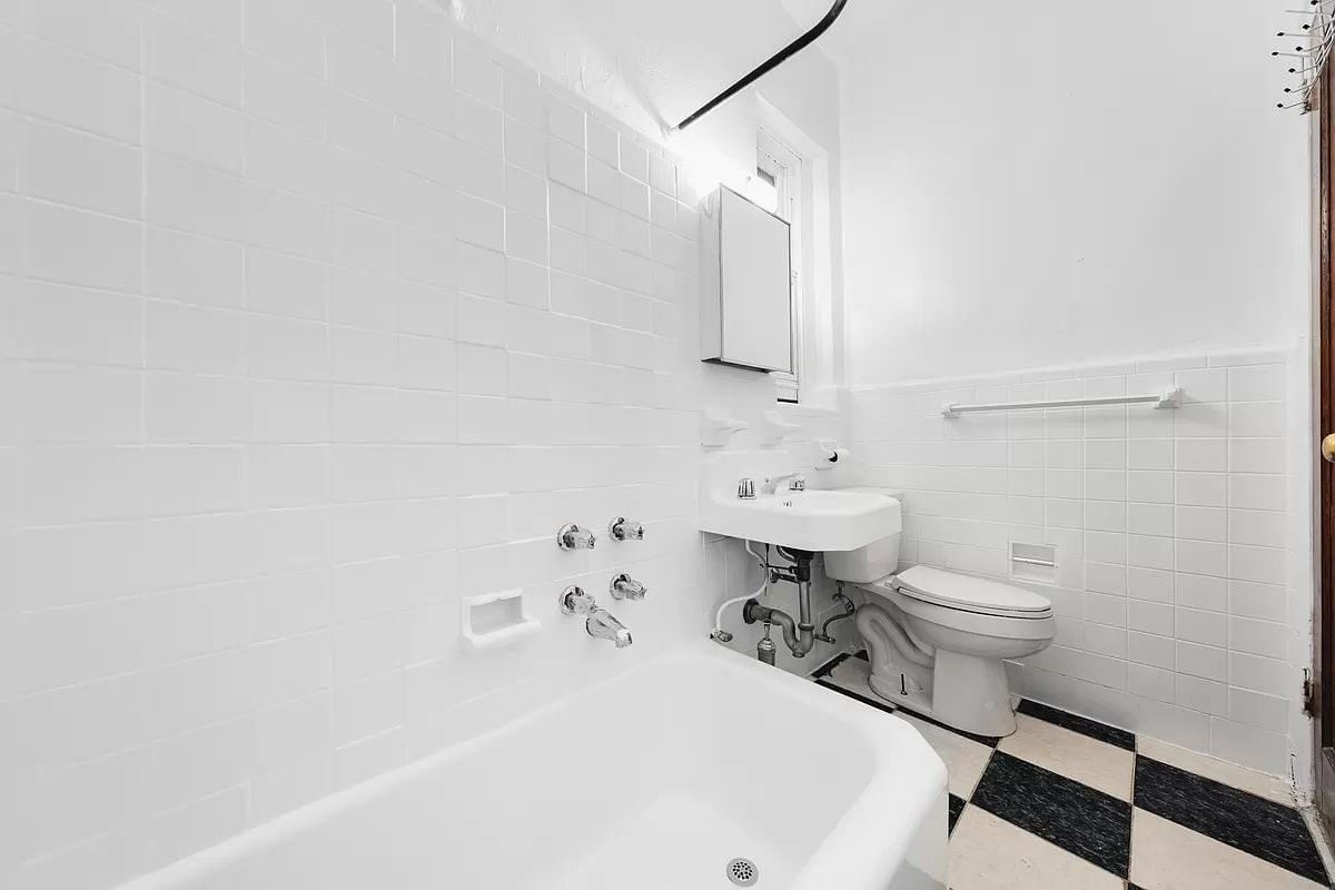 141 Essex St #2B - Photo 4 of 4