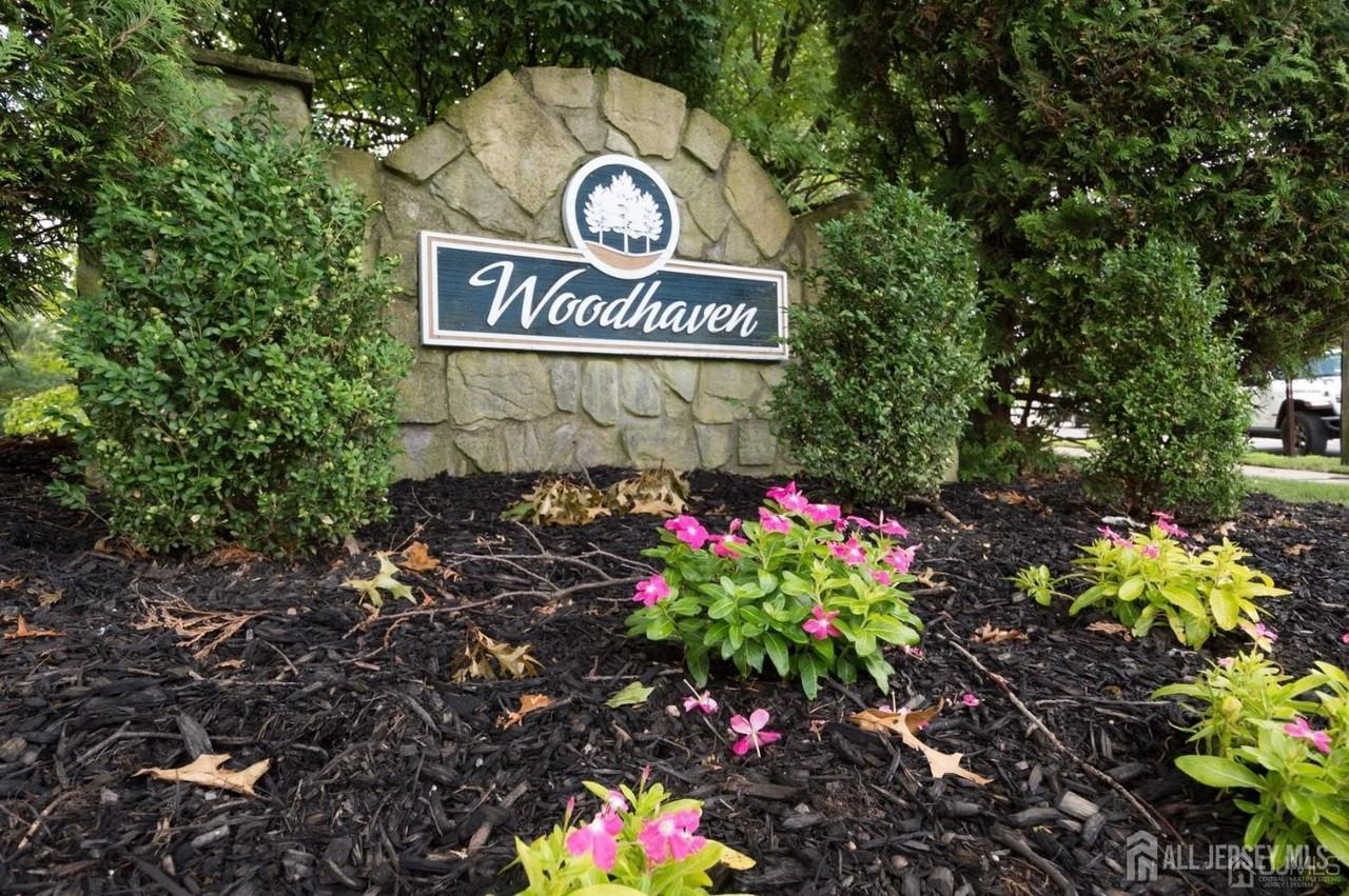 505 Woodhaven Dr - Photo 3 of 25