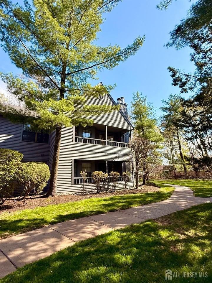 505 Woodhaven Dr - Photo 4 of 25