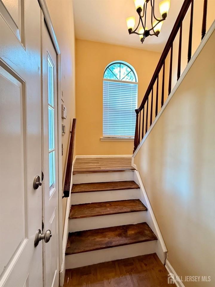 505 Woodhaven Dr - Photo 6 of 25