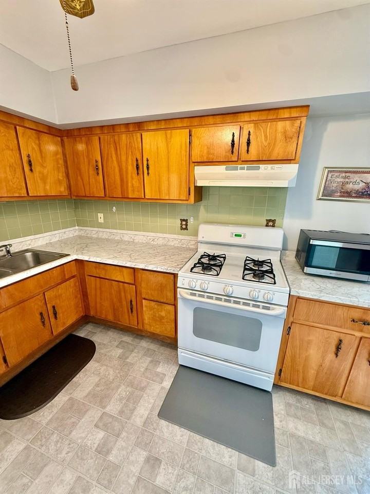 4 Texas Ct #D - Photo 3 of 15