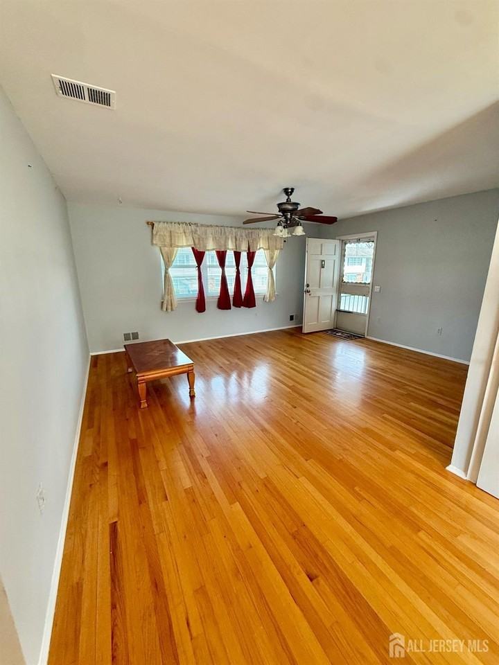 4 Texas Ct #D - Photo 7 of 15