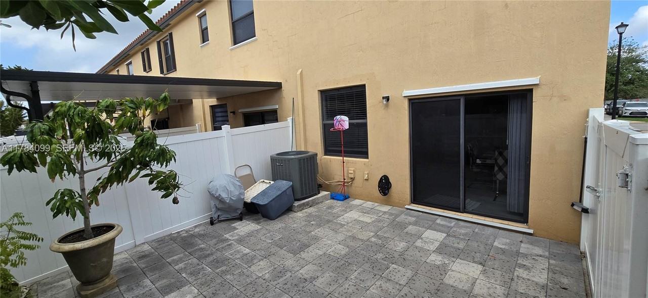 9208 West 33rd Court - Photo 4 of 29