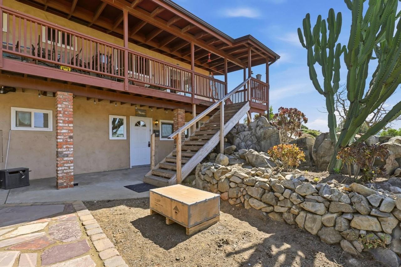 1031 Country Club Dr - Photo 3 of 20