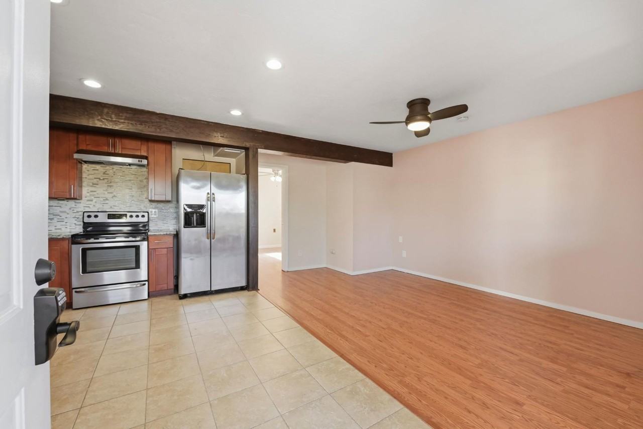 1031 Country Club Dr - Photo 5 of 20