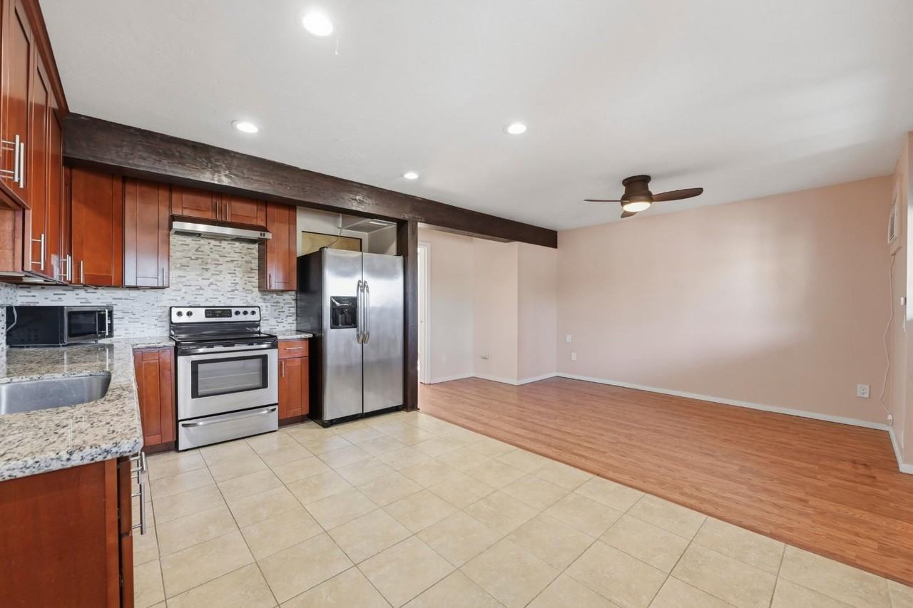 1031 Country Club Dr - Photo 7 of 20