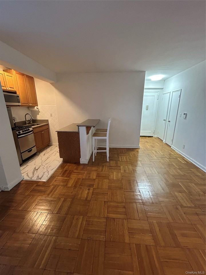 210 Pelham Rd #5P - Photo 4 of 25