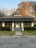 featured image of 154 S Guerry St