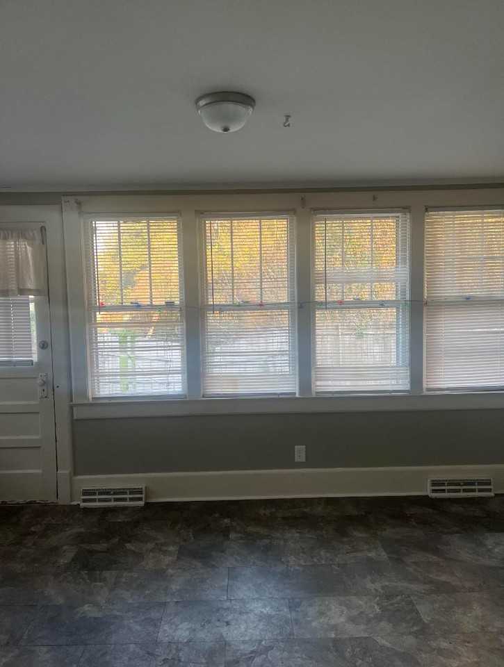 154 S Guerry St - Photo 3 of 20