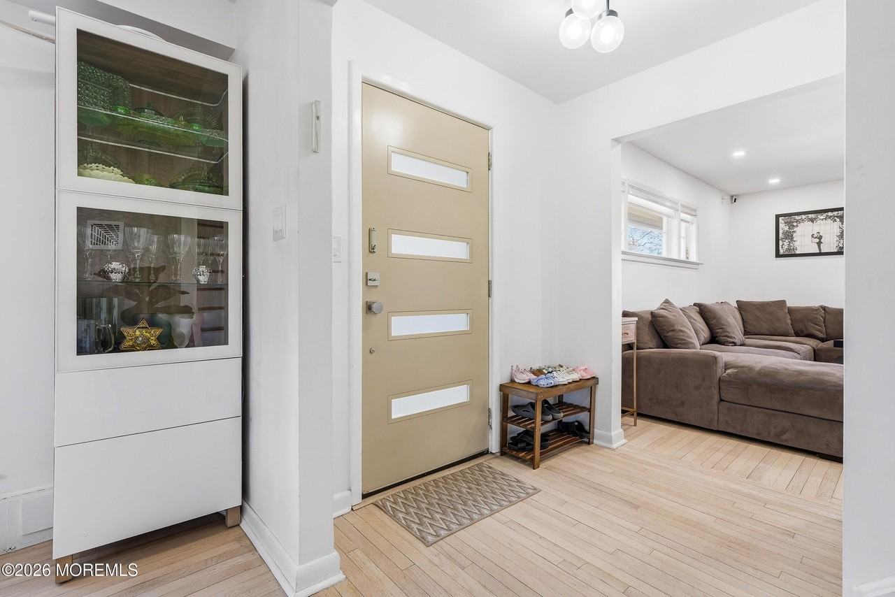 227 Chatham Ave - Photo 5 of 42