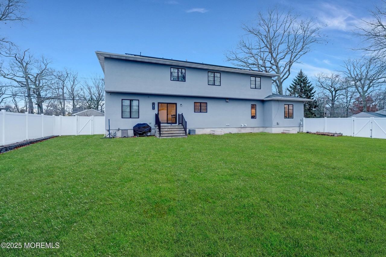 450 Wells Ave - Photo 3 of 38