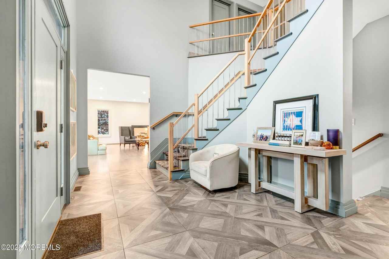 450 Wells Ave - Photo 5 of 38