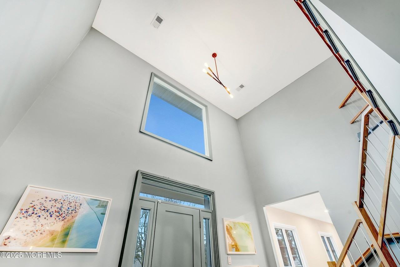 450 Wells Ave - Photo 6 of 38