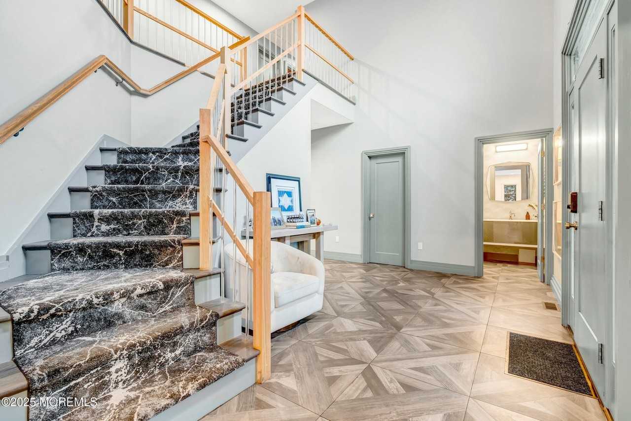 450 Wells Ave - Photo 7 of 38