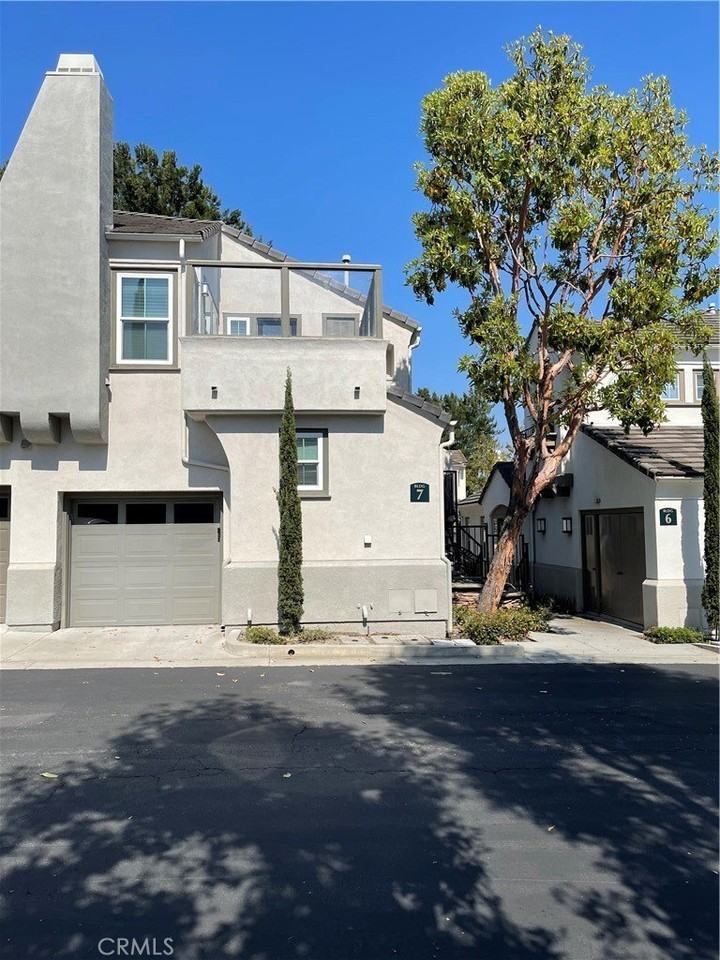 116 La Mirage Cir - Photo 2 of 33