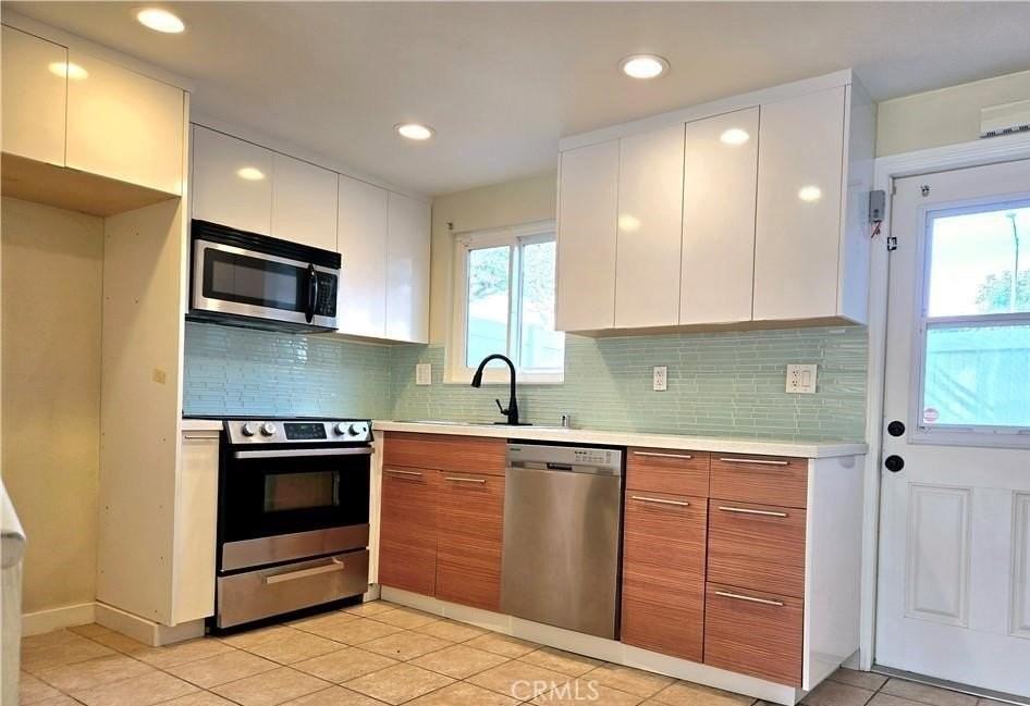 4002 Bryant Ct - Photo 5 of 23