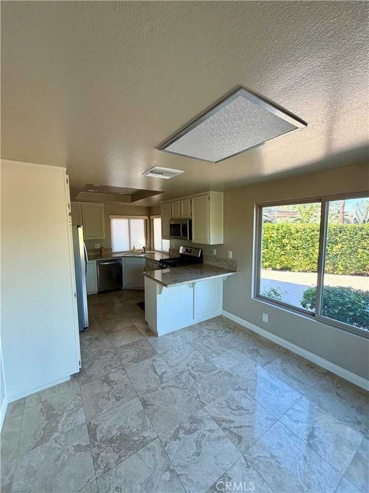 44299 Capri Ct - Photo 6 of 29