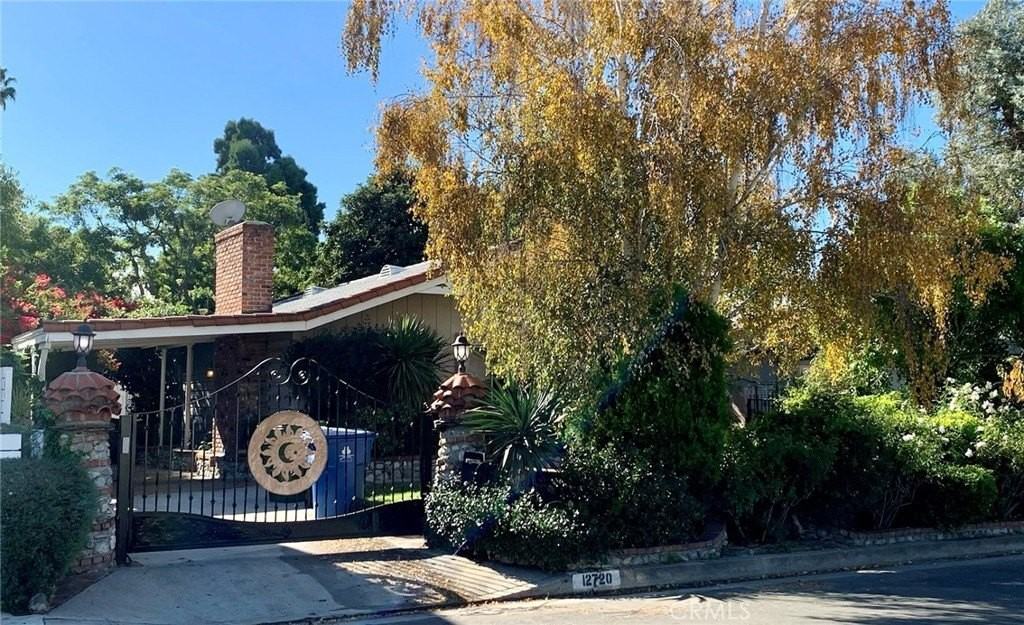 12720 Sarah St - Photo 2 of 16