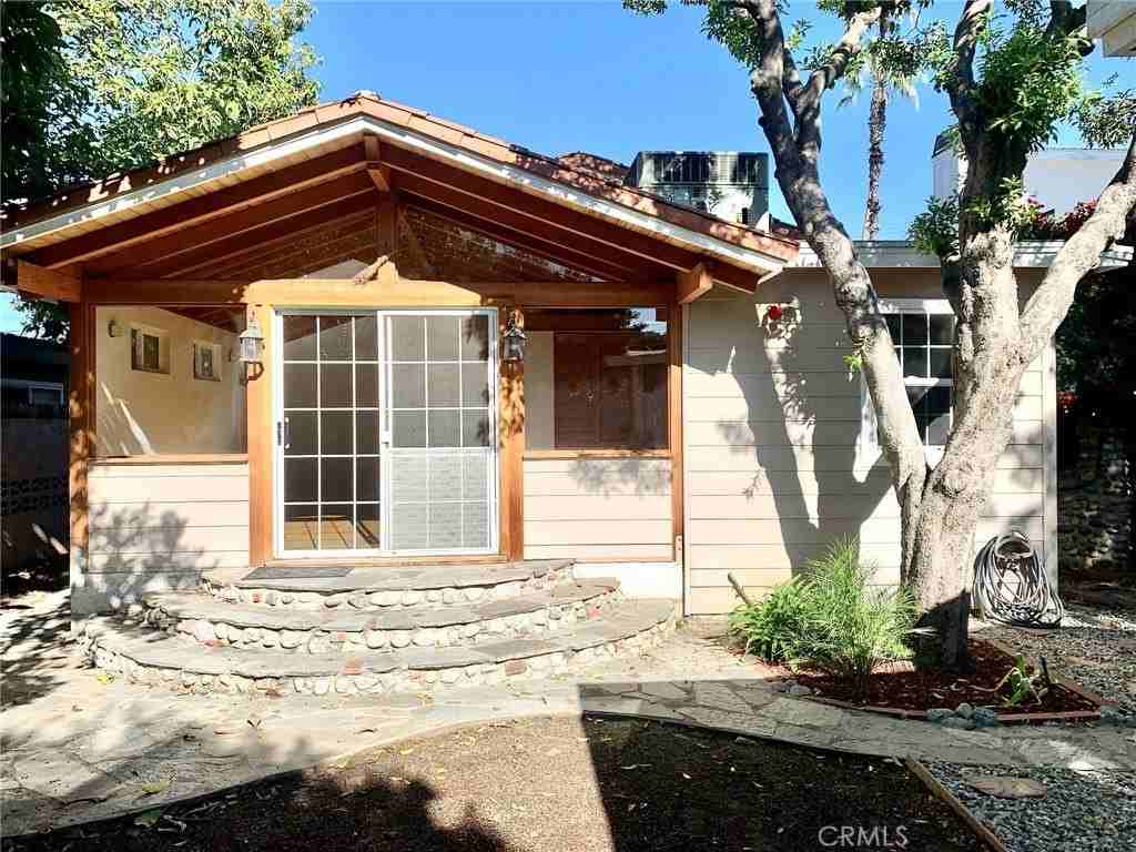 12720 Sarah St - Photo 6 of 16