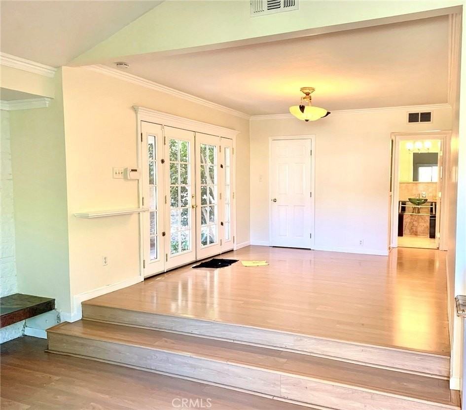 12720 Sarah St - Photo 7 of 16