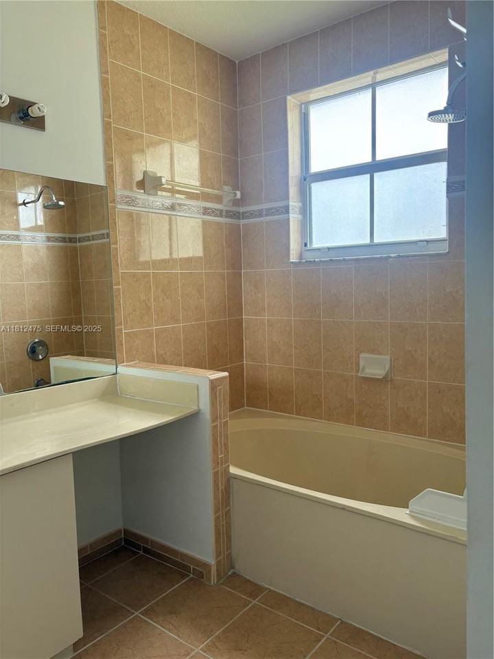 174 Riverwalk Circle - Photo 2 of 22