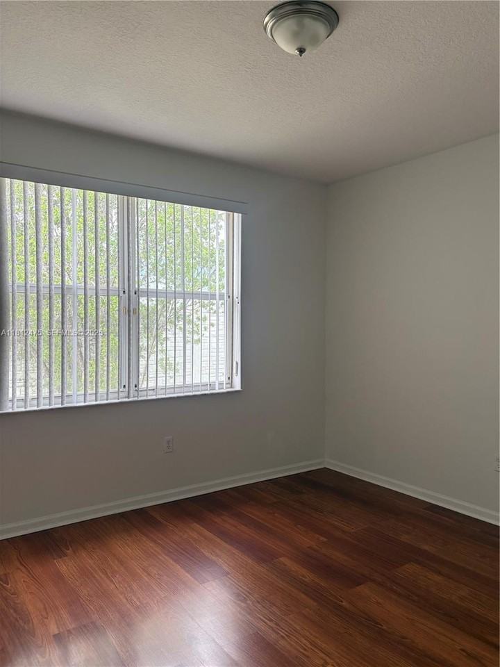 174 Riverwalk Circle - Photo 5 of 22