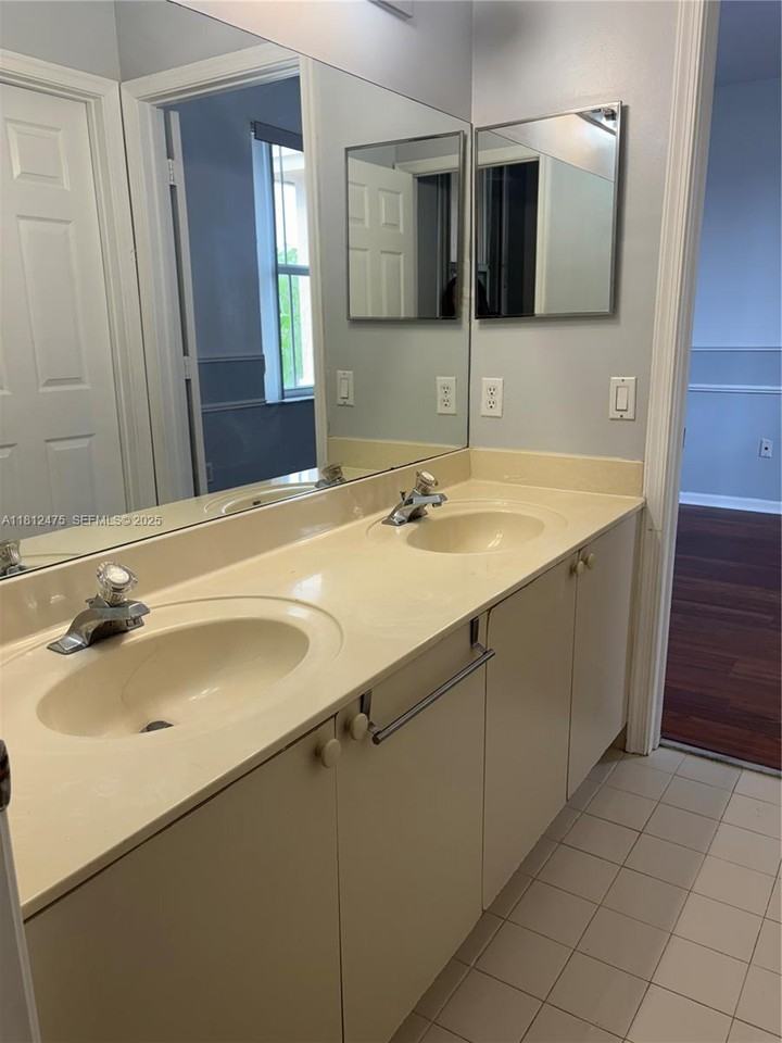 174 Riverwalk Circle - Photo 6 of 22